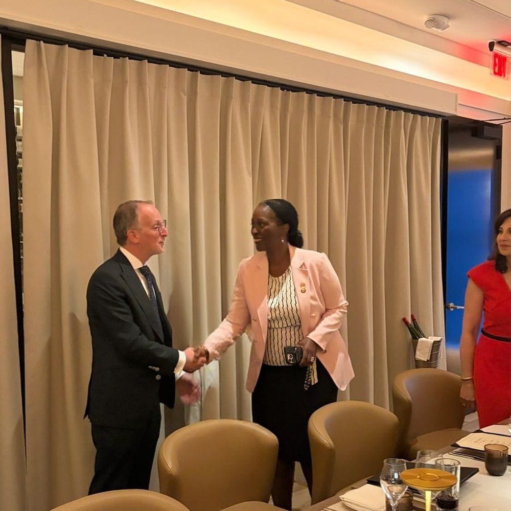 President Eli M. Gold welcomes Ambassador Robie Kakonge to the Gold Institute private dinner